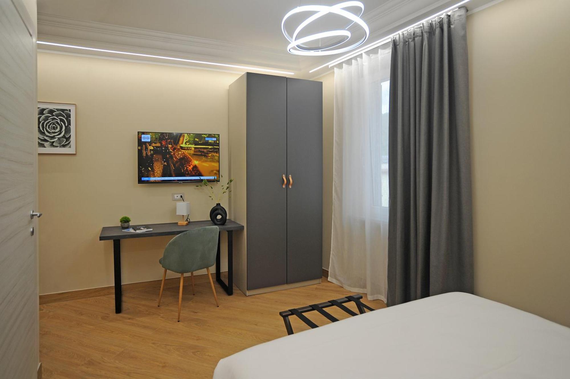 Mom Rooms&suites
